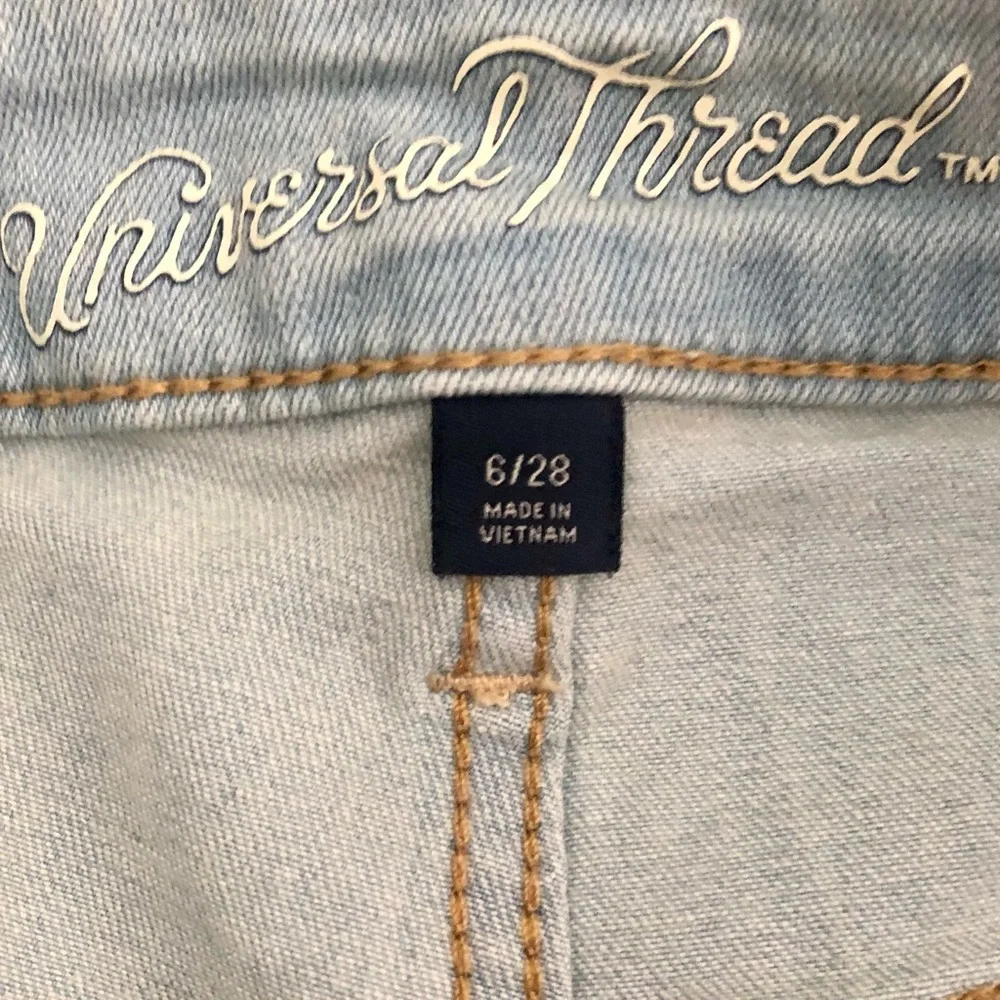 Light Wash High-Rise MIDI Jean Shorts 6/28 Button Fly by Universal Thread NEW